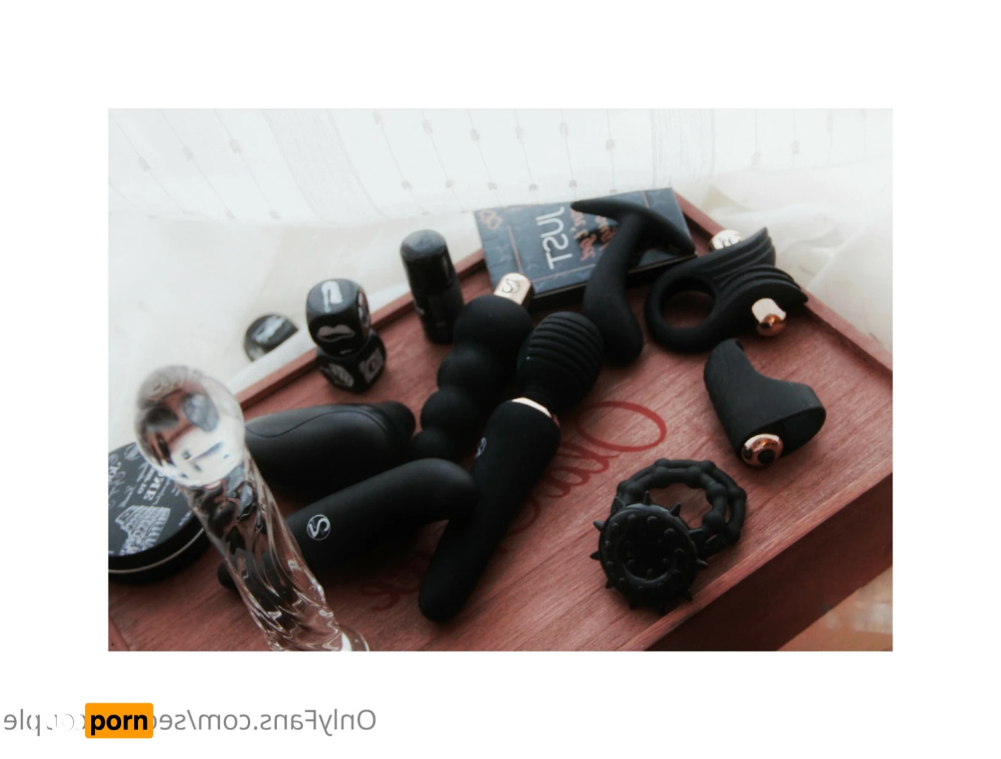 Couple W Secret 12093146