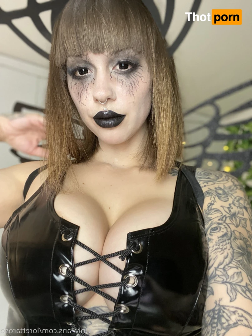 lorettaxrose 16053708