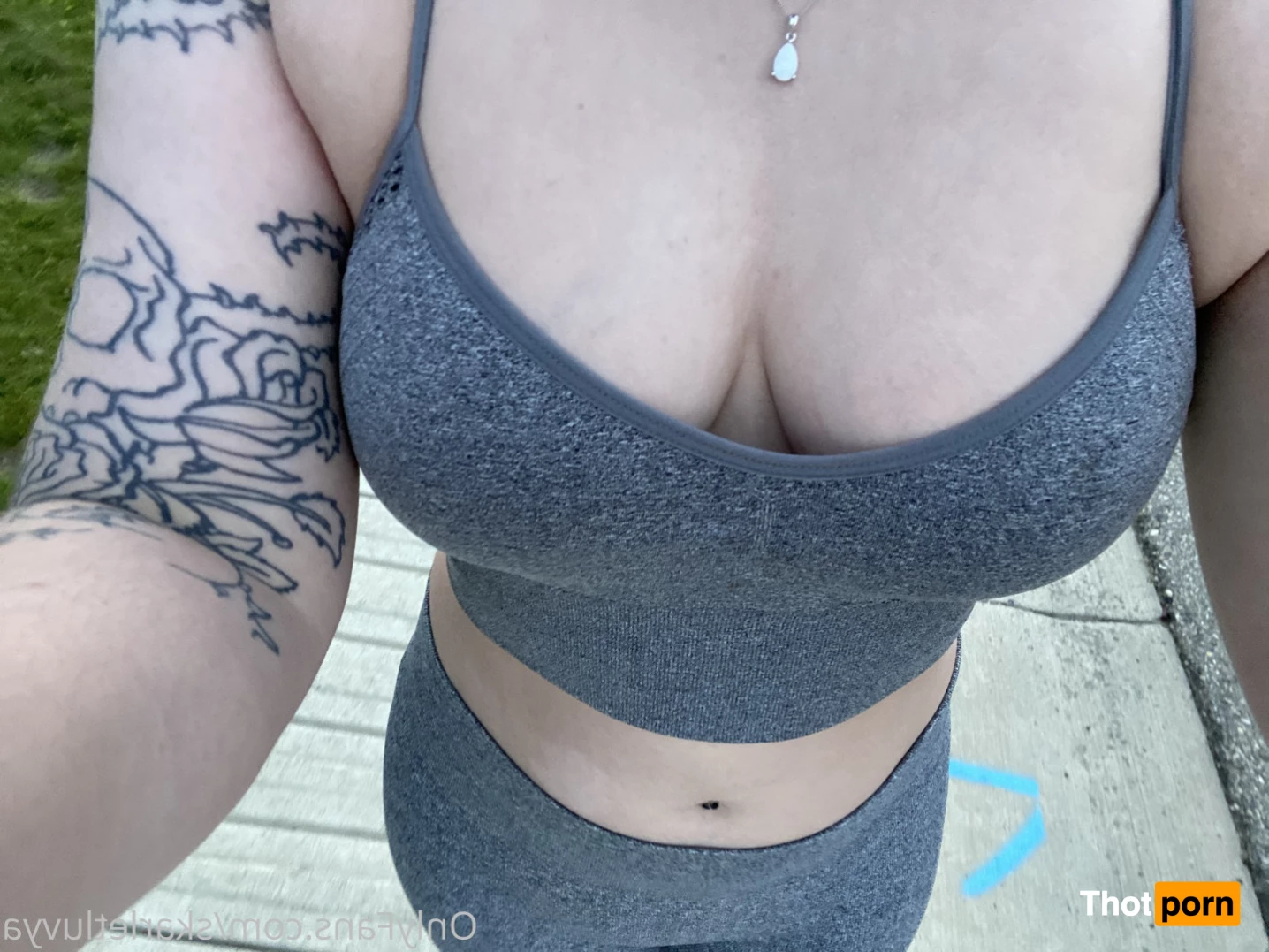 Skarlet luvya 8140528