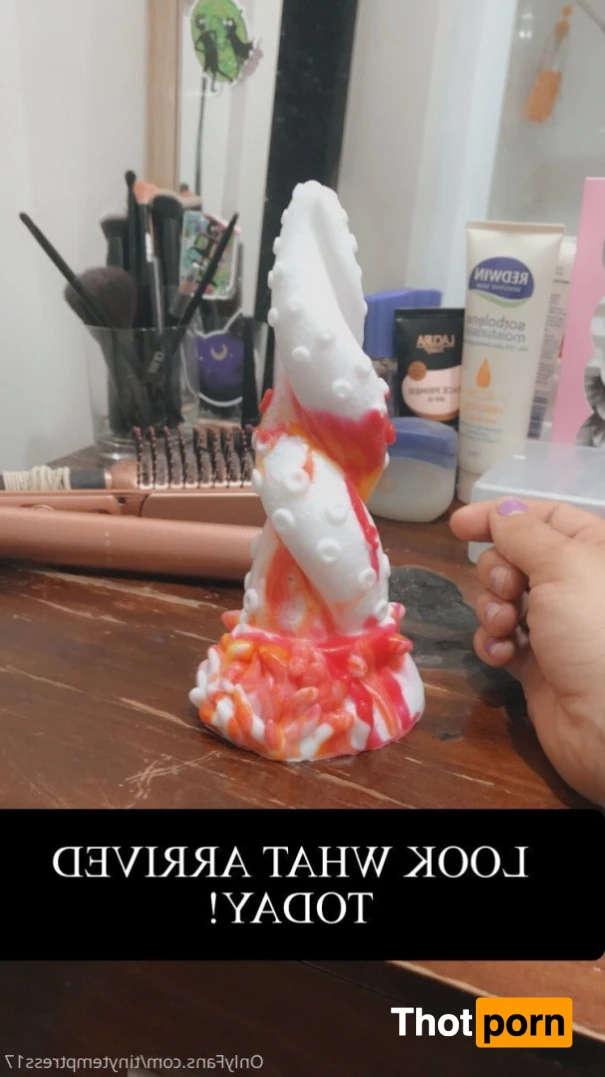 tinytemptress17 16328406