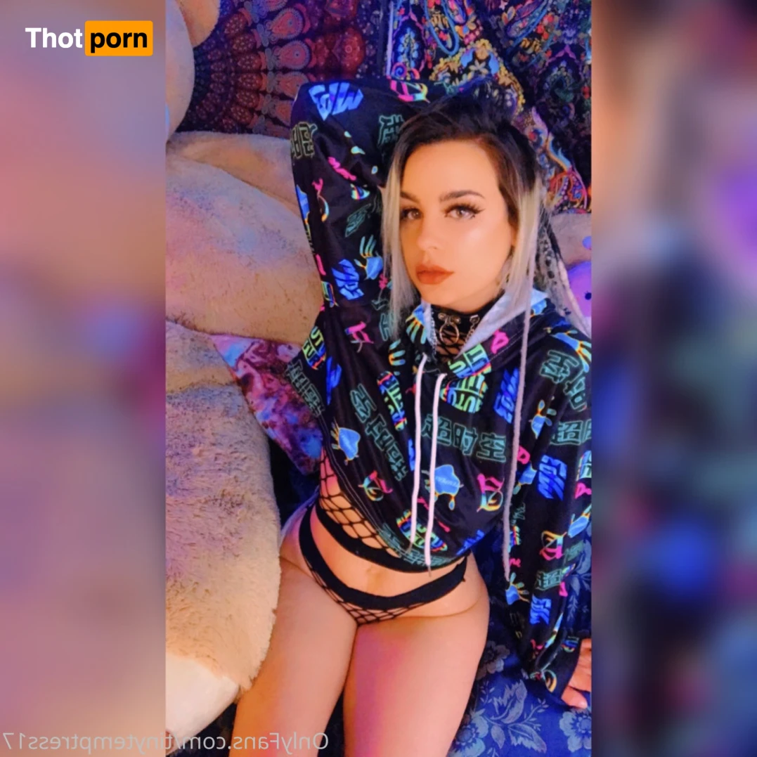 tinytemptress17 16328589