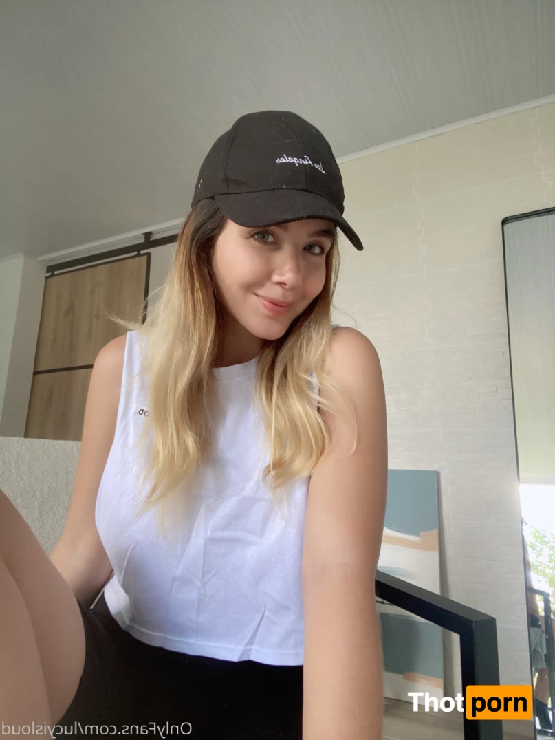 Lucy Goyette🐱 16381767