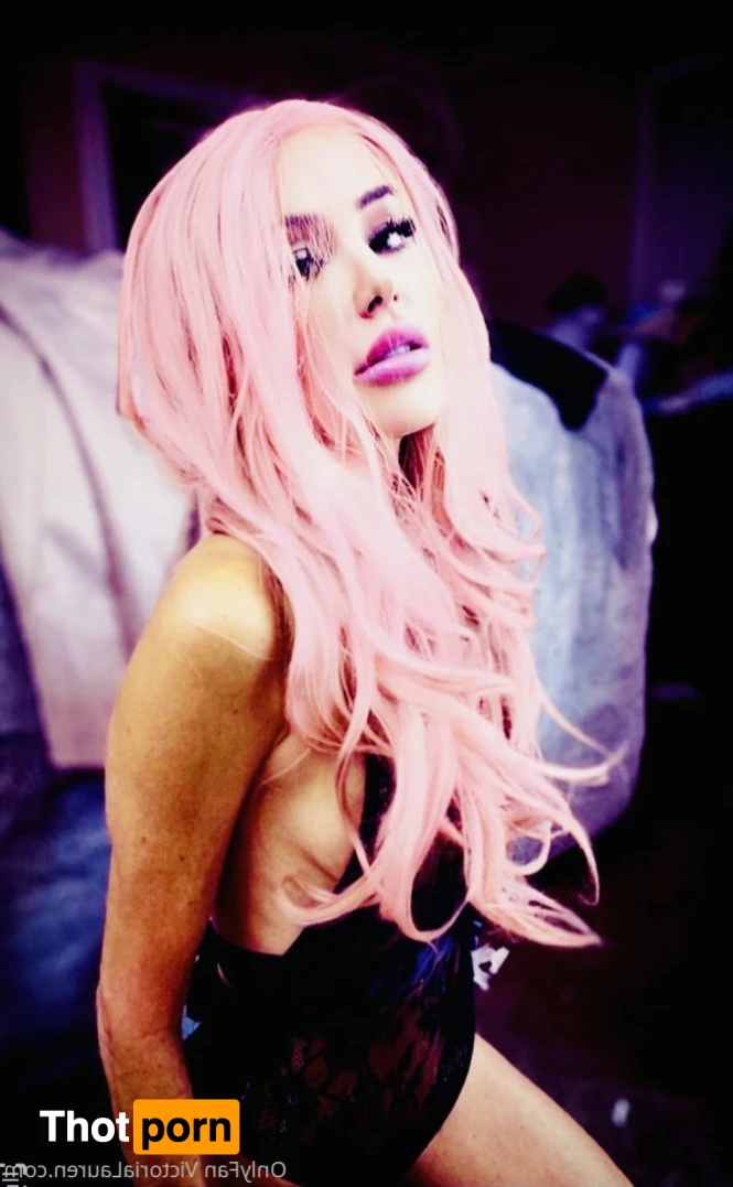 Victoria Lauren 11052207