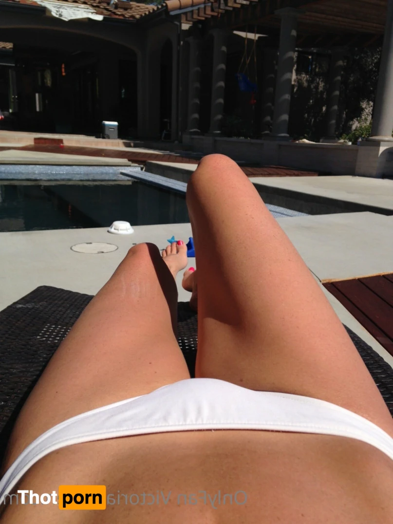 Victoria Lauren 16171160