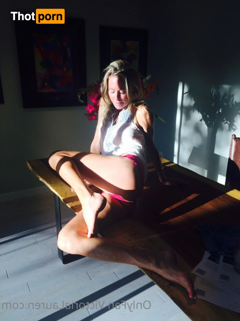 Victoria Lauren 16171217