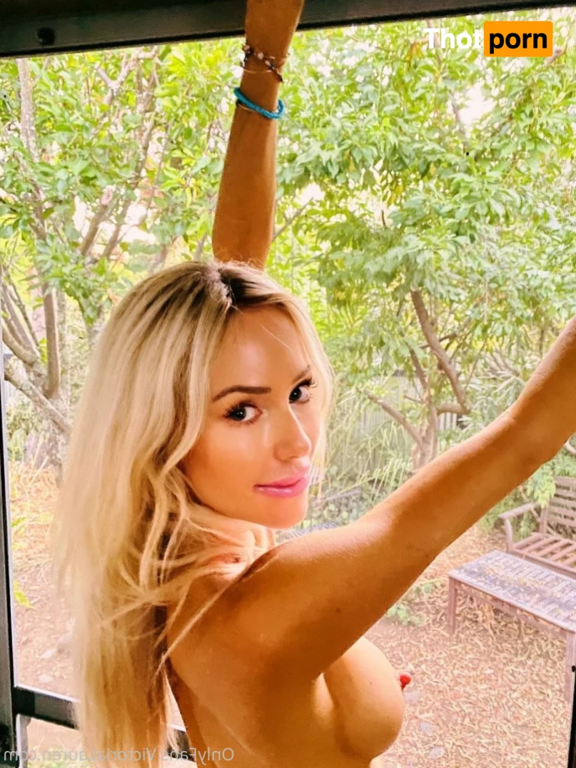 Victoria Lauren 16171755