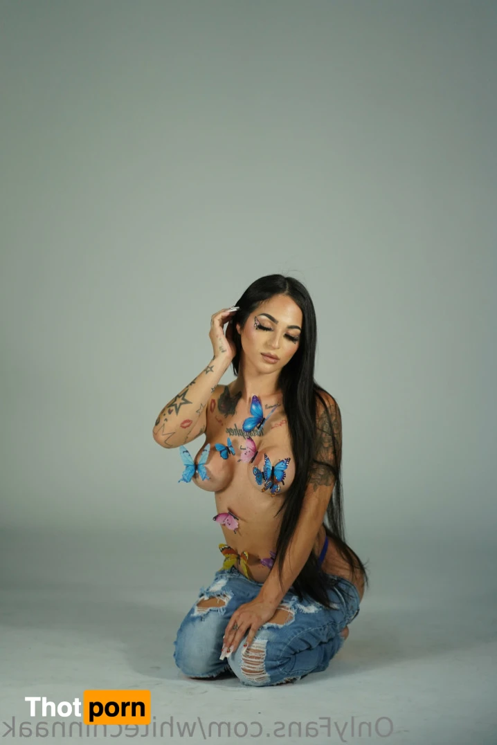 whitechinaak 13182103