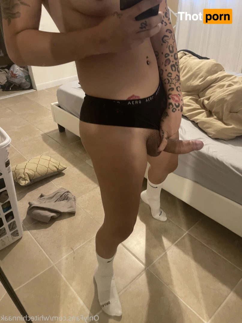 whitechinaak 13193851