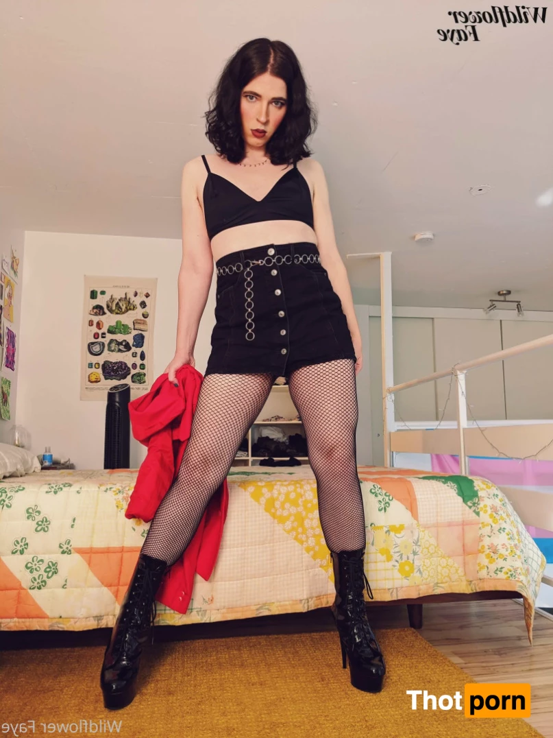 Mistress Wildflower Faye 8018686