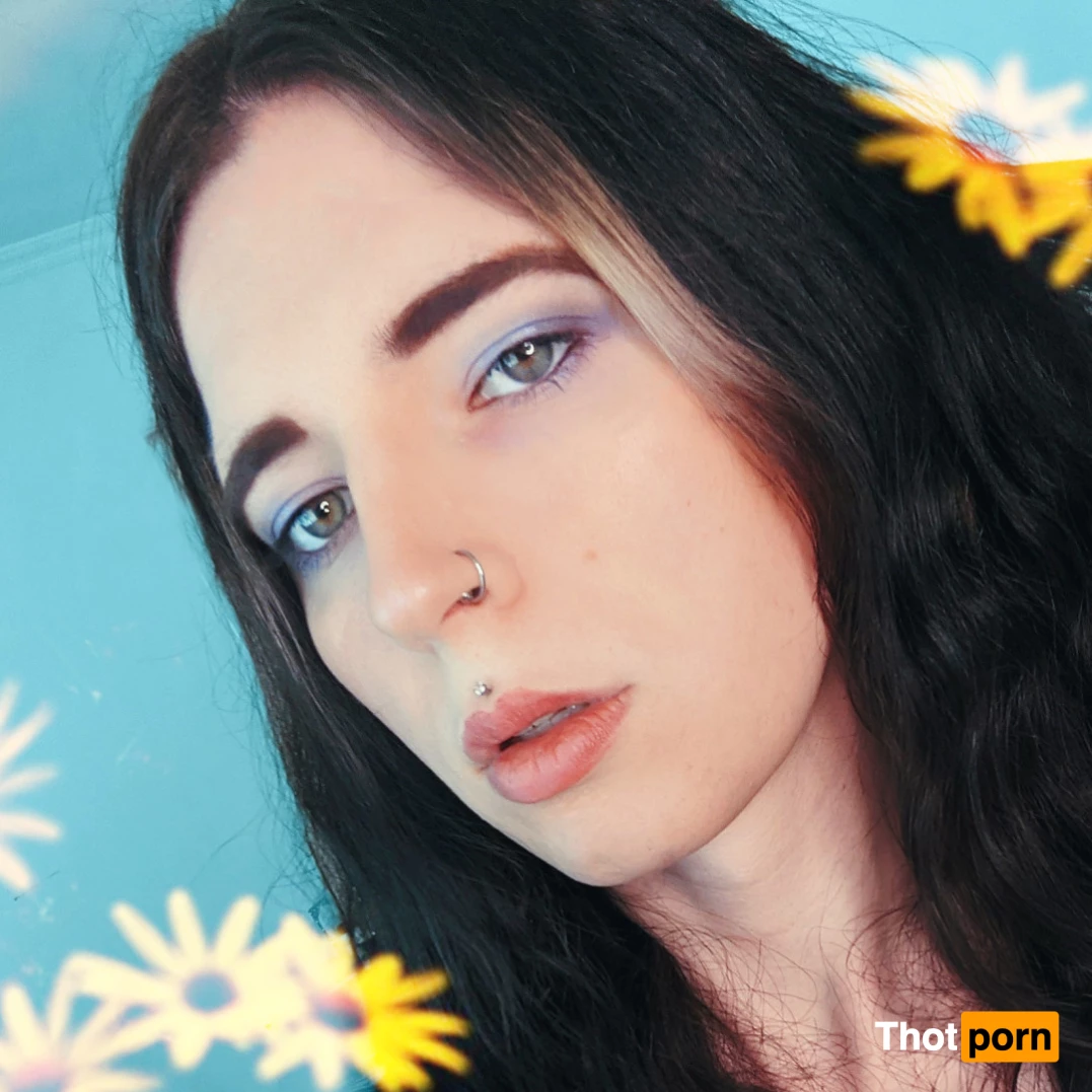 Mistress Wildflower Faye 8018734