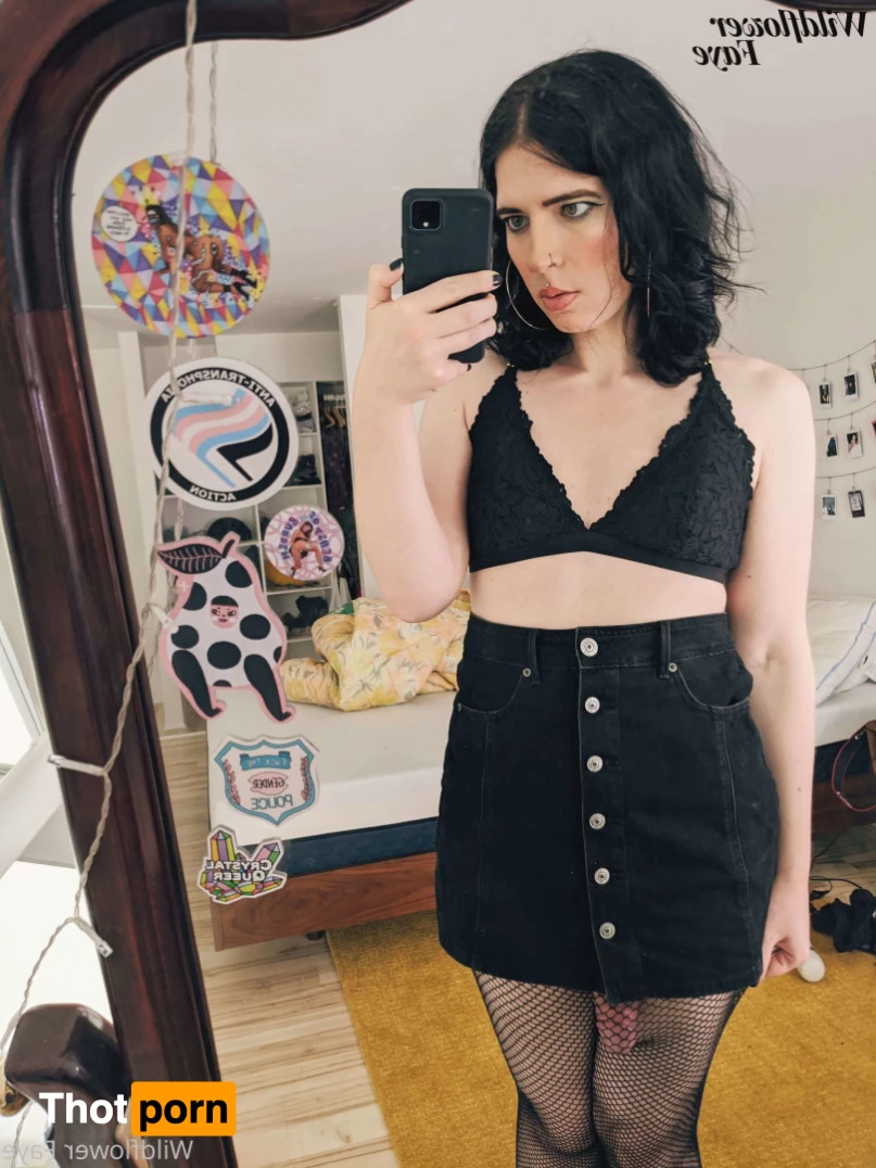 Mistress Wildflower Faye 8018889