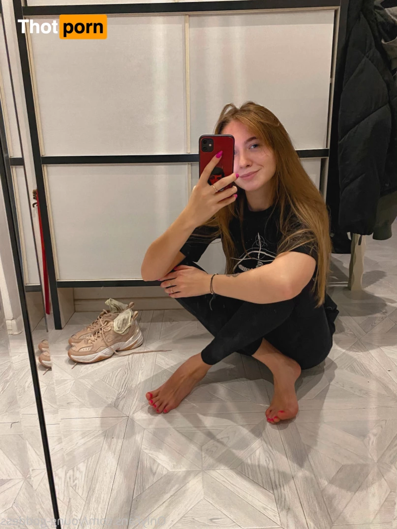 young-goddess 8033098