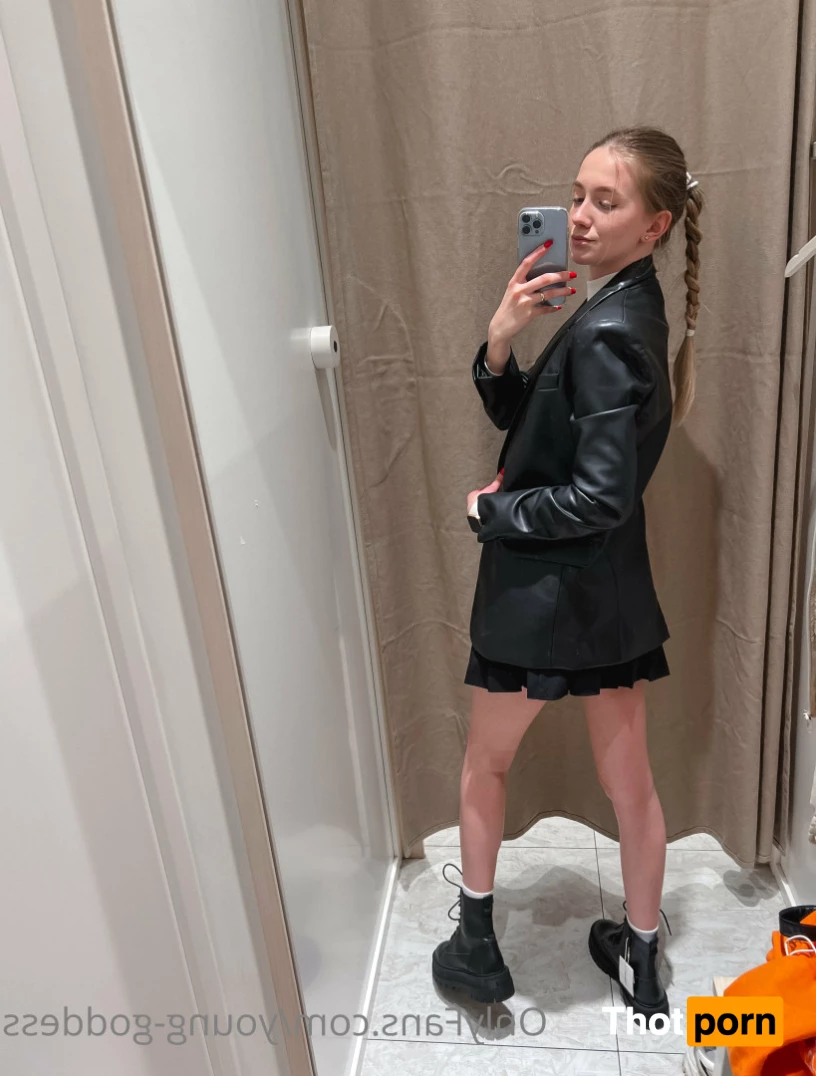 young-goddess 8033194