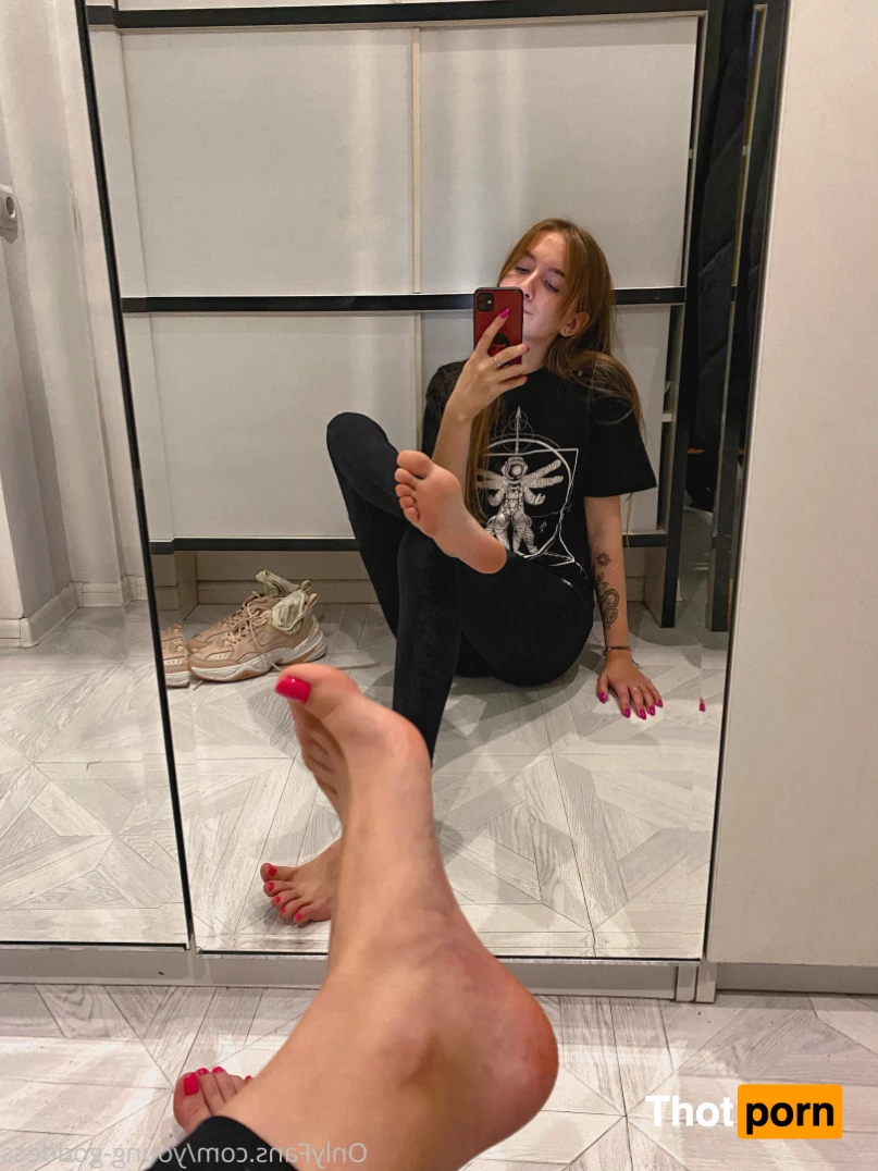 young-goddess 8033369