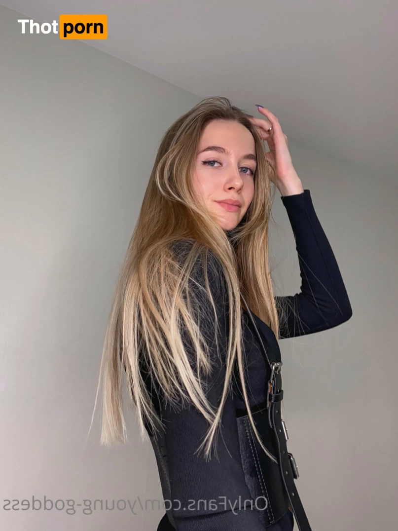 young-goddess 8033384