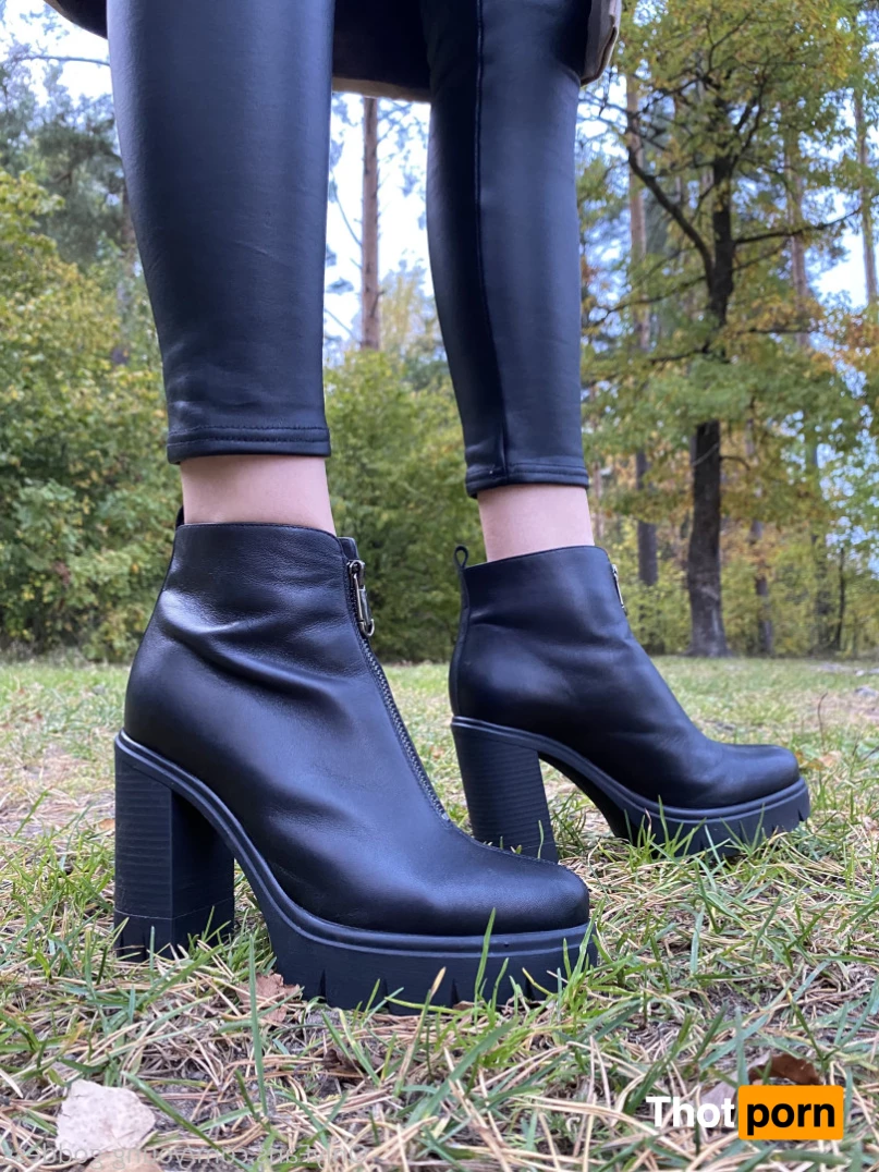 young-goddess 8033429