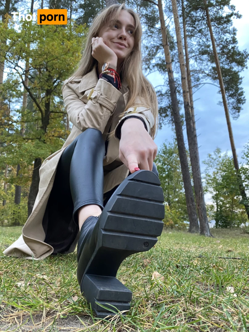 young-goddess 8033617