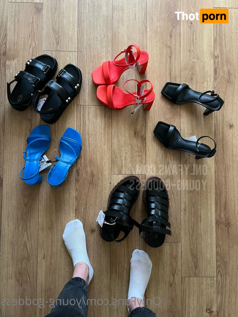 young-goddess 8033631