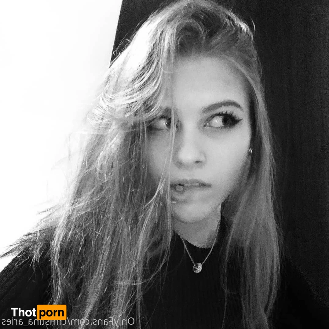 🥥 Christina Aries 🥥 15540614