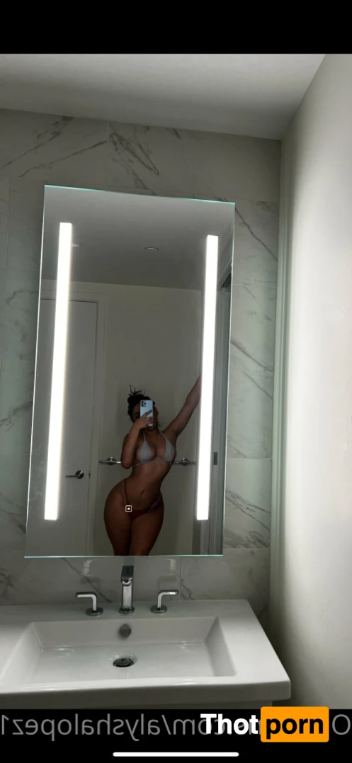 College freshman 📚 16375142