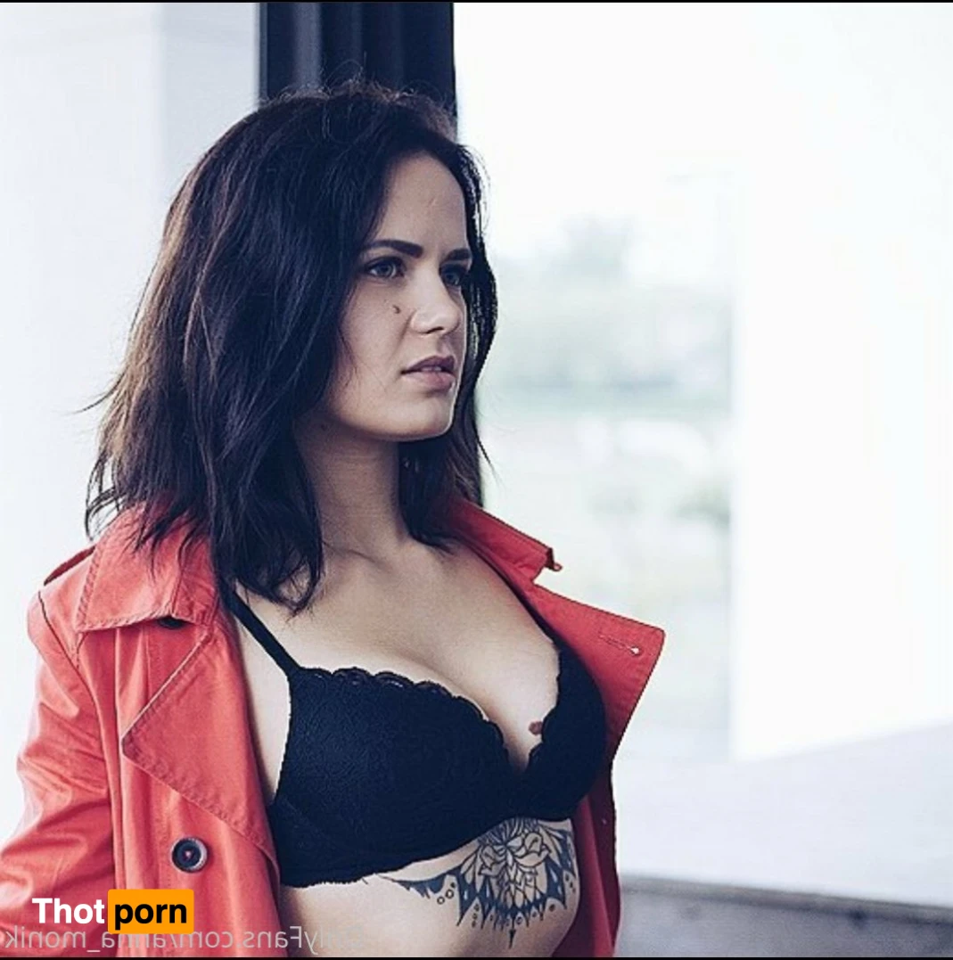 Anna Monik 16266386