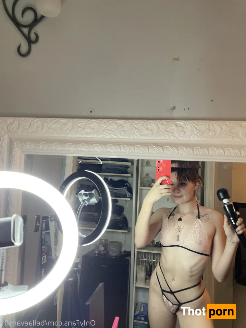 Bella Evans 12136897