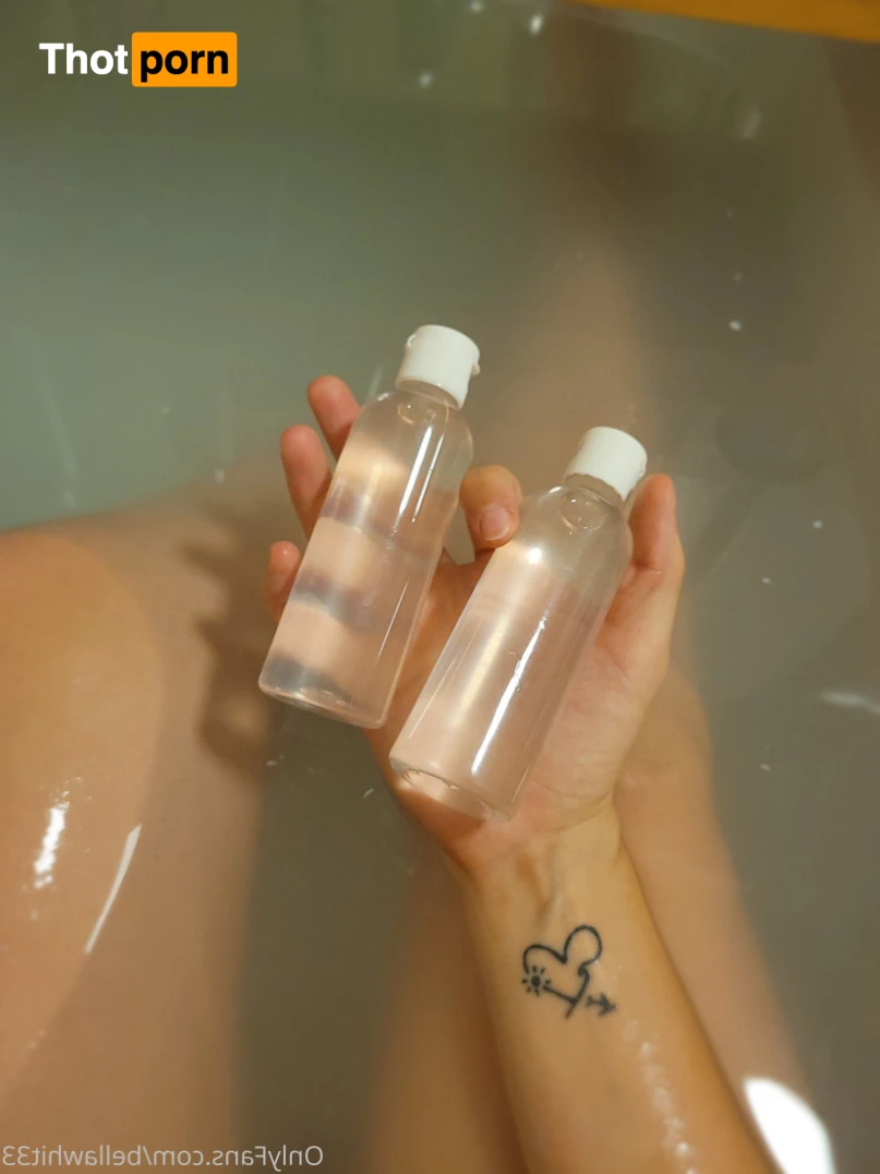 Bella White 15112876