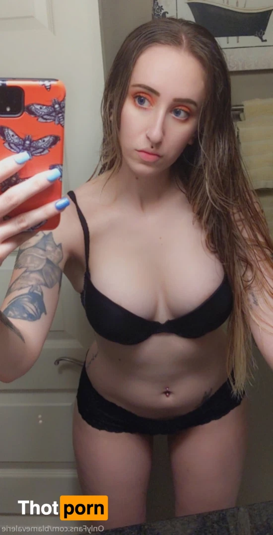 Valerie Faye 13733025