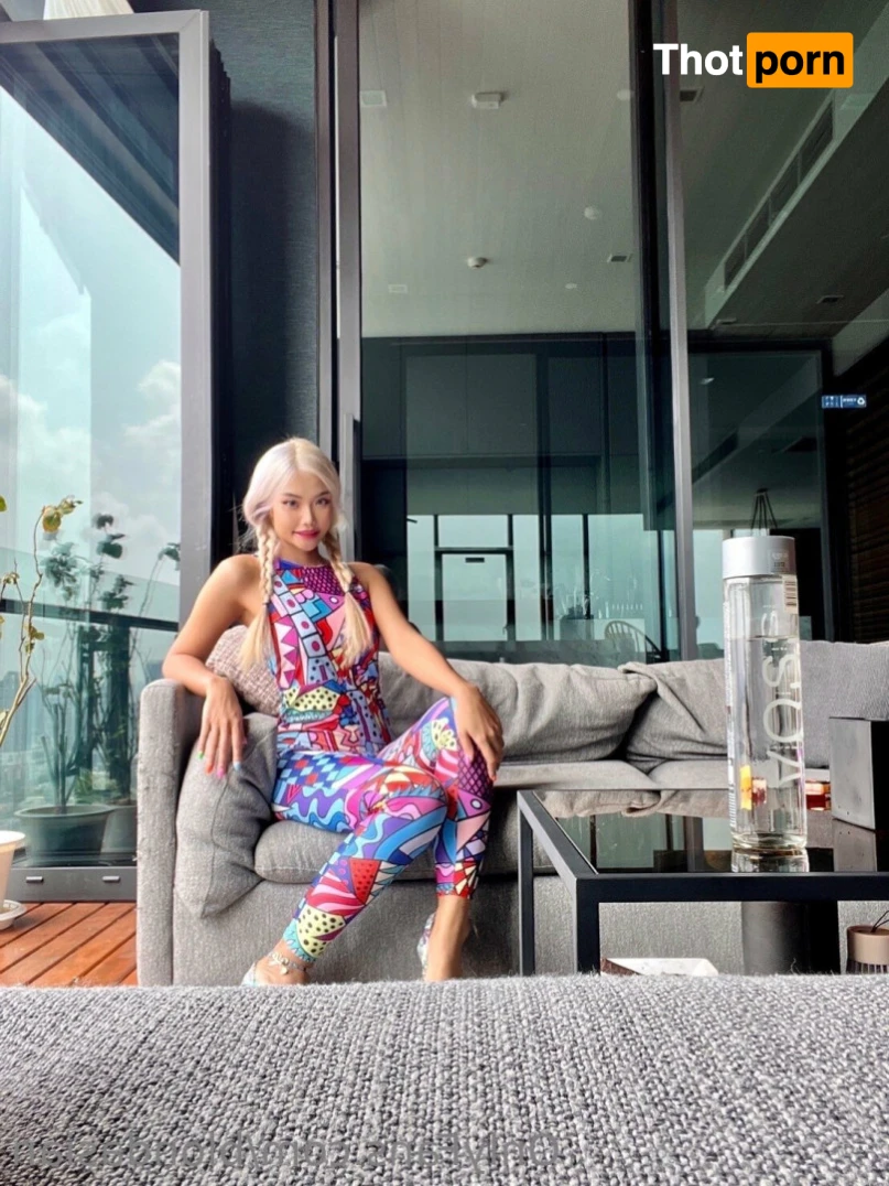 Olivia 🖤 15206782