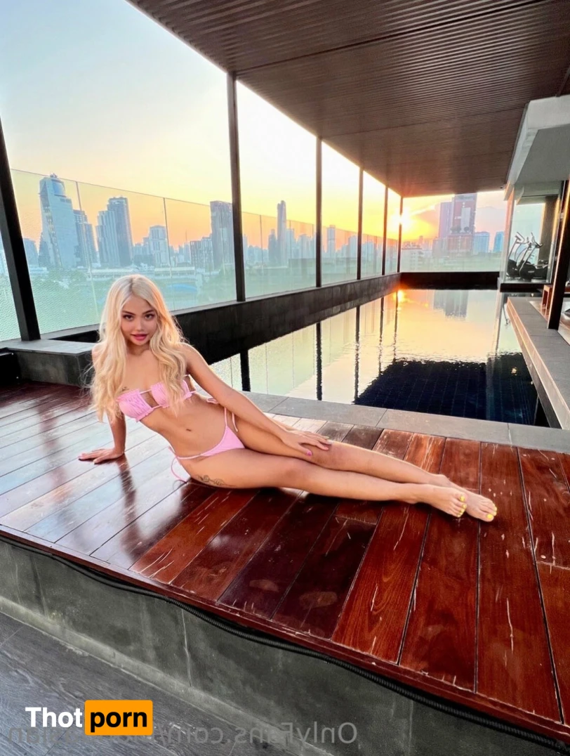 Olivia 🖤 15268453