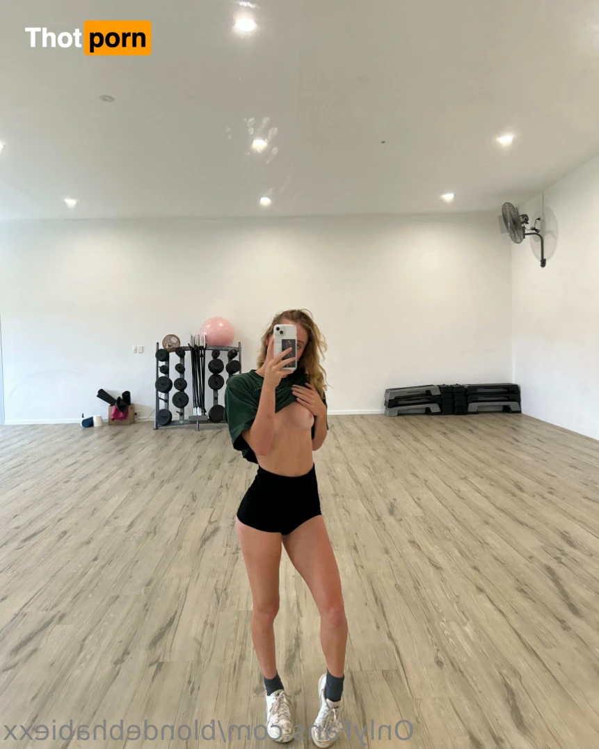 Blondebhabie 15942705