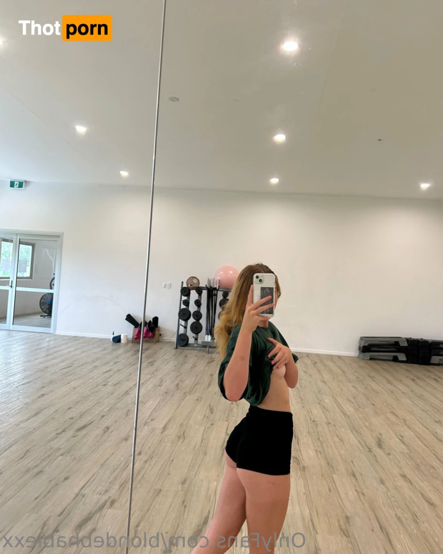 Blondebhabie 15947631