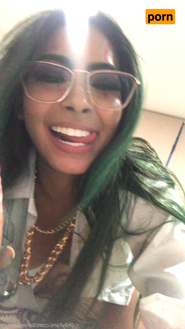 Daniela Antury 15704724