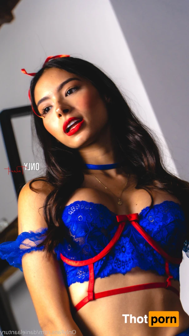 Daniela Antury 15718276