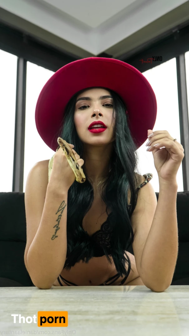 Daniela Antury 15731437