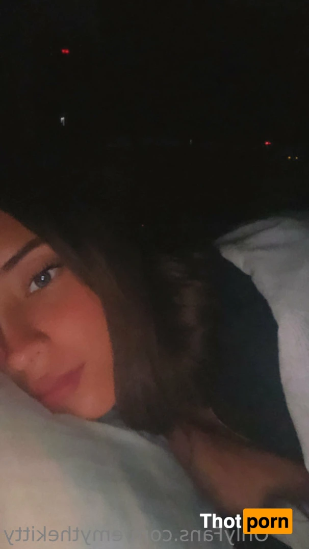 Emy The Kitty 😻 15913264