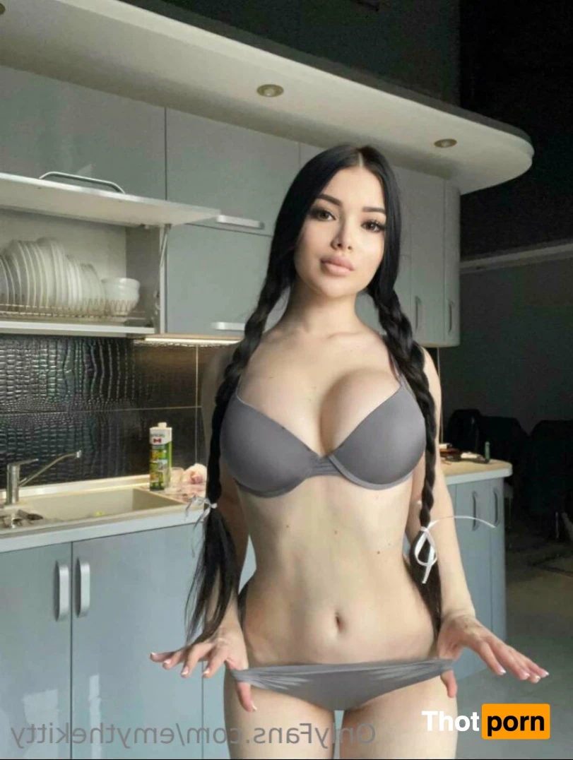 Emy The Kitty 😻 15913463