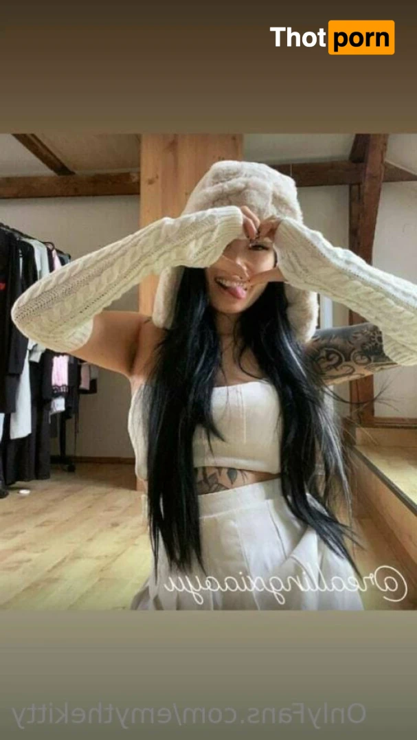 Emy The Kitty 😻 15913478