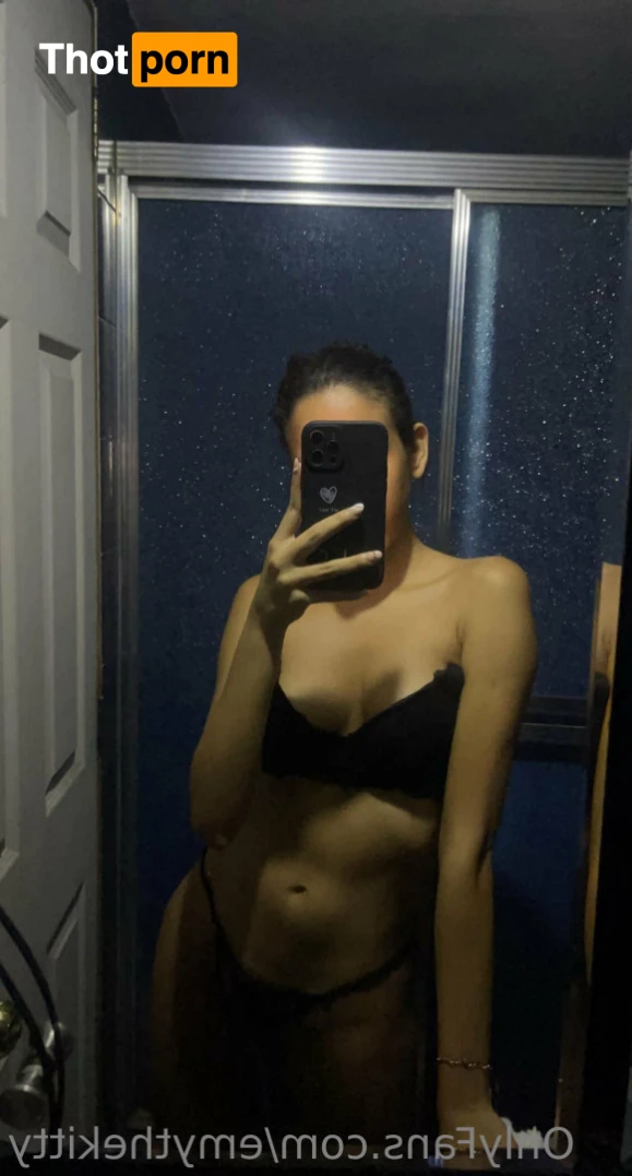 Emy The Kitty 😻 15913499