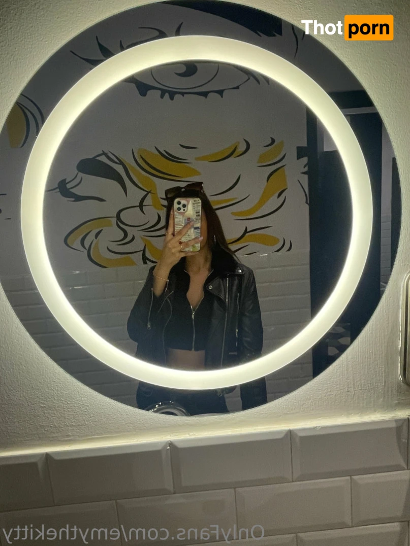 Emy The Kitty 😻 15913560