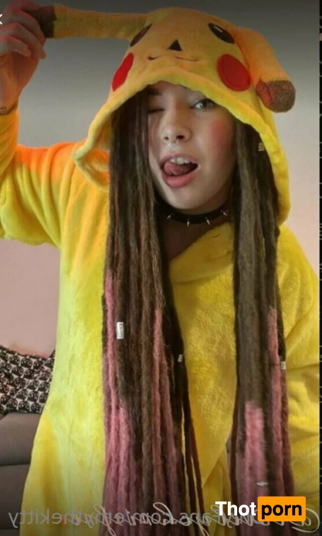 Emy The Kitty 😻 15913589