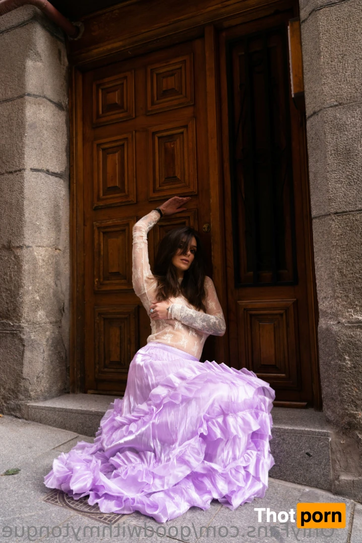 Elena Language 14838674