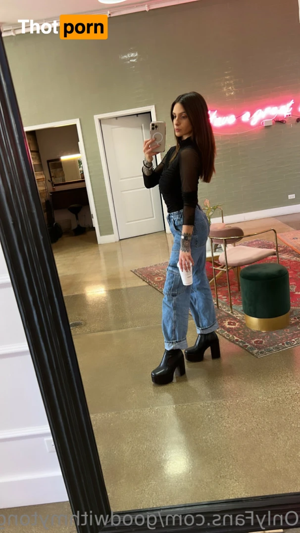 Elena Language 16159432