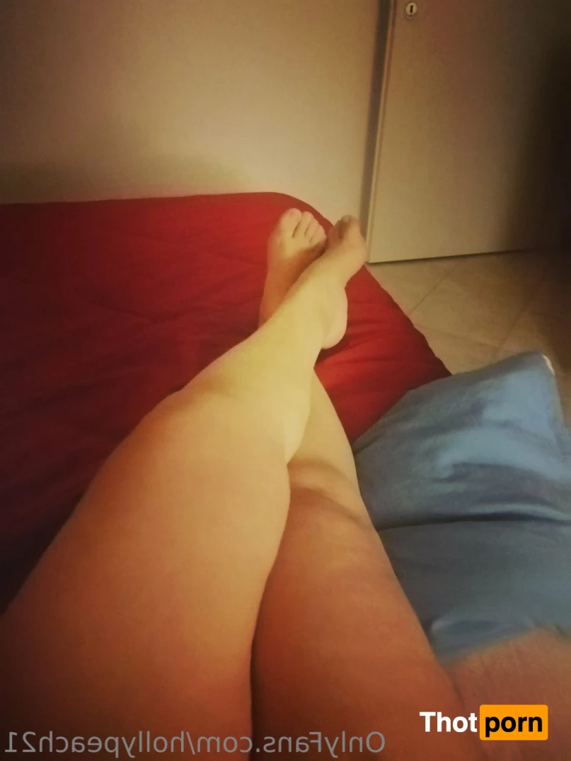 Holly Peach 13546246