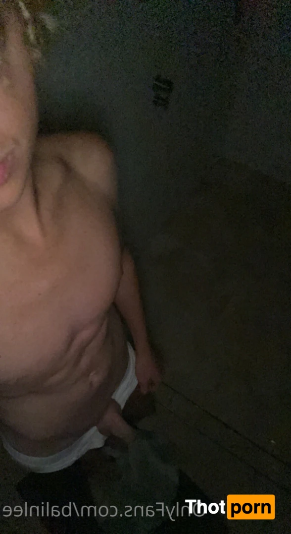 Hung Aussie 14723964