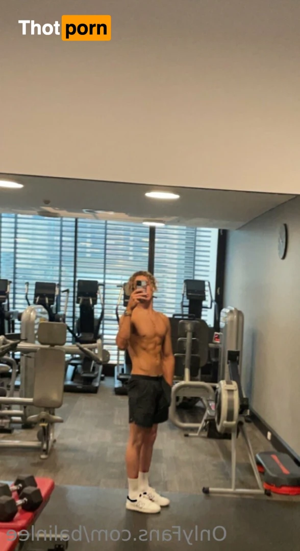 Hung Aussie 14724097