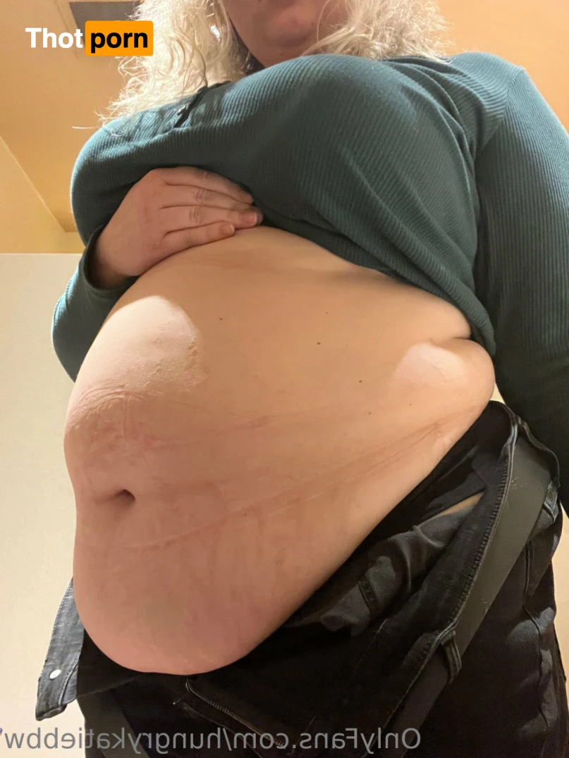 Hungry Katie 🐷💓 15656837