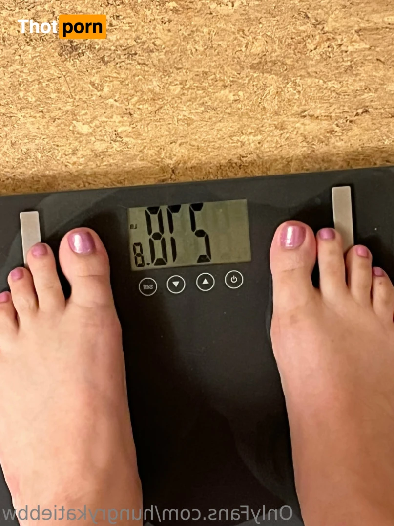 Hungry Katie 🐷💓 15659203