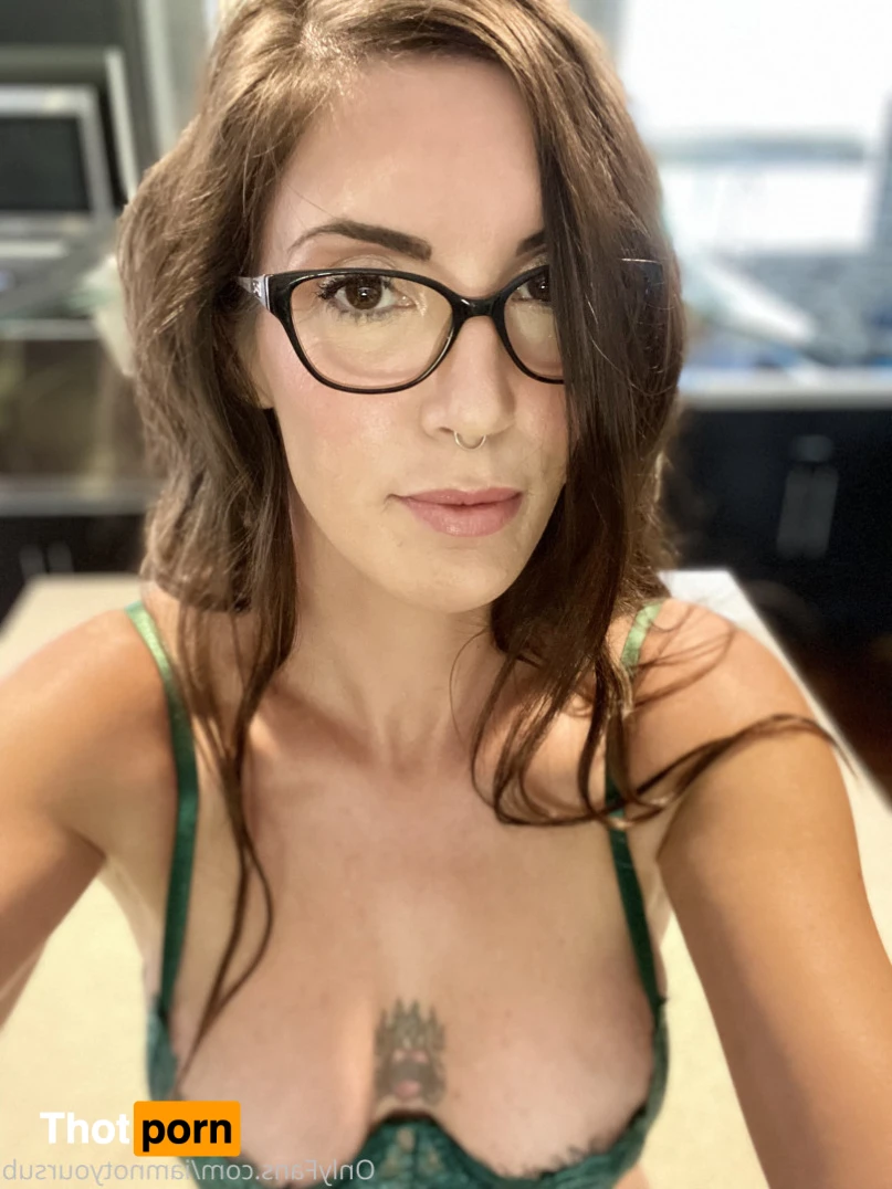 Lara Grace Ryan 16532890