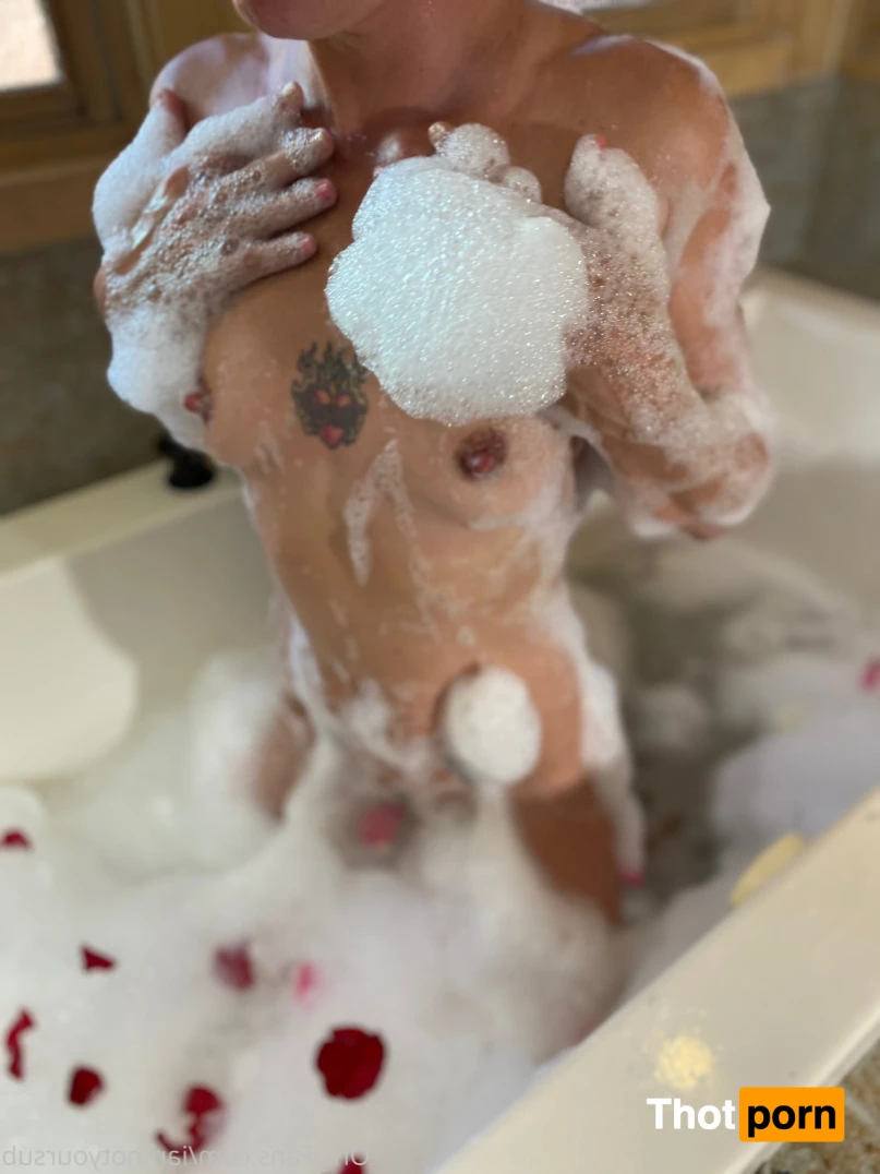 Lara Grace Ryan 16535866